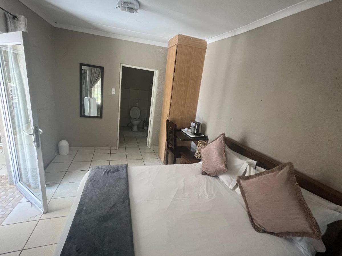 Toro Guest House Rustenburg Luaran gambar