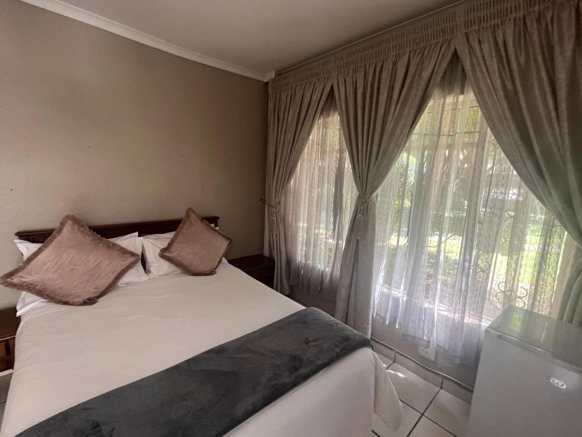 Toro Guest House Rustenburg Luaran gambar